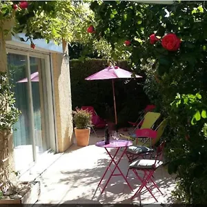 https://le-temps-des-cerises.hotels-rhonealpes.com